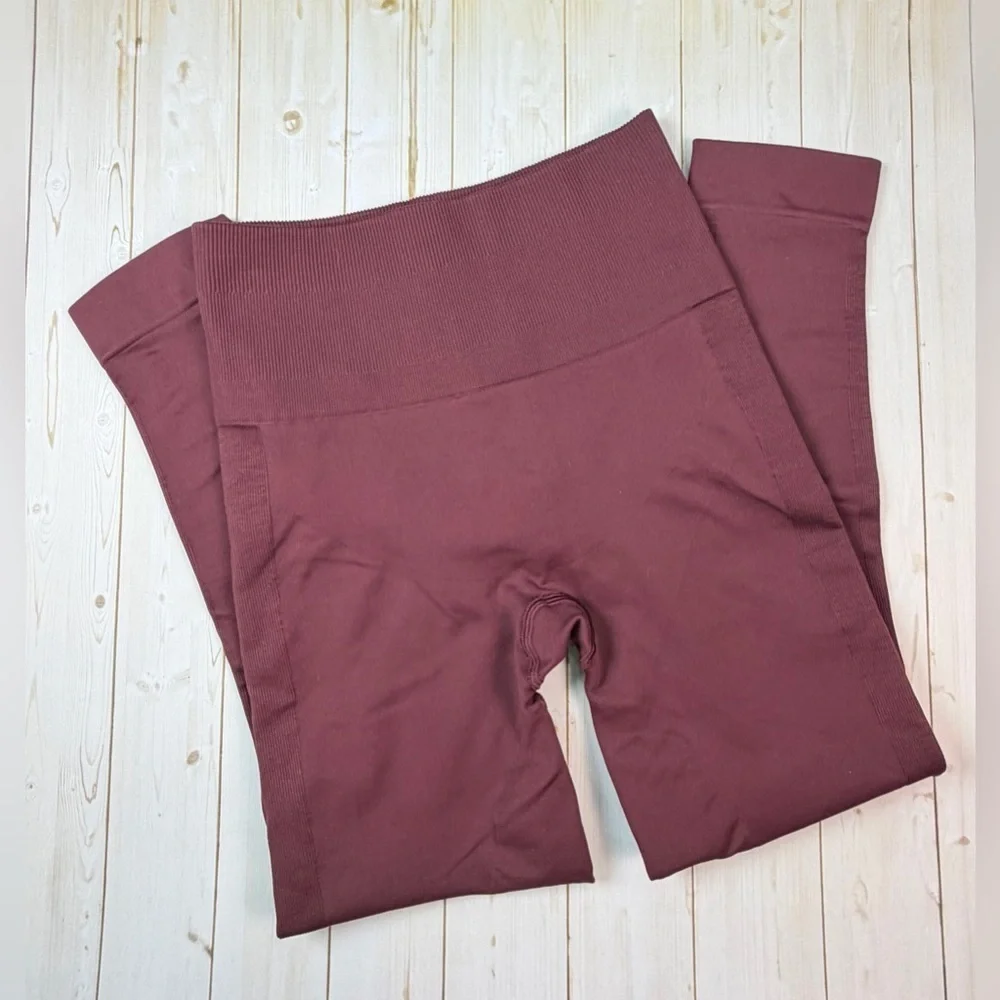 Lululemon Zone In Crop in Bordeaux Drama Size 4